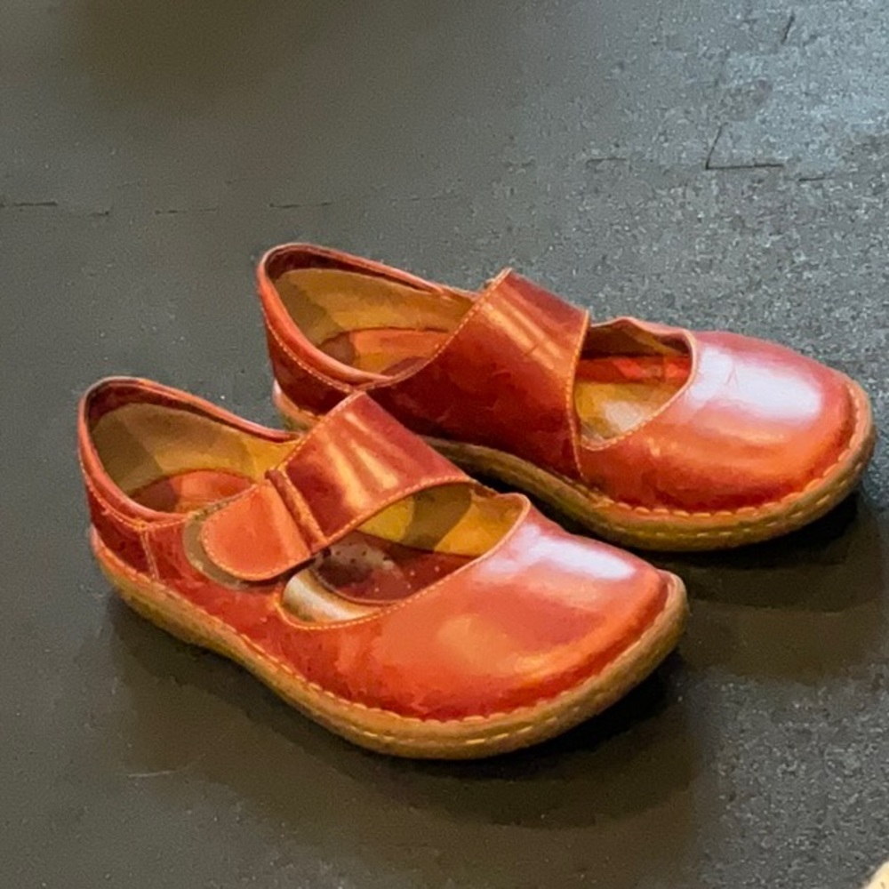 🍎 Born Red Mary Janes Size 8/39 🍎